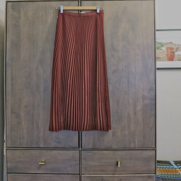 Babaton by Aritzia - Red/Burgundy Pleated Maxi Skirt - Size S - Picture 2 of 5